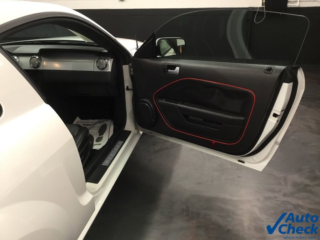 Used 2005 Ford Mustang GT Premium image 29