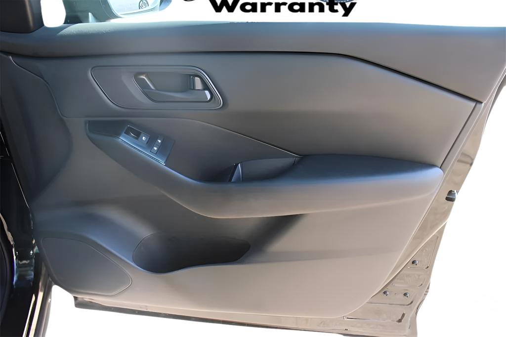 Used 2024 Nissan Rogue S image 19