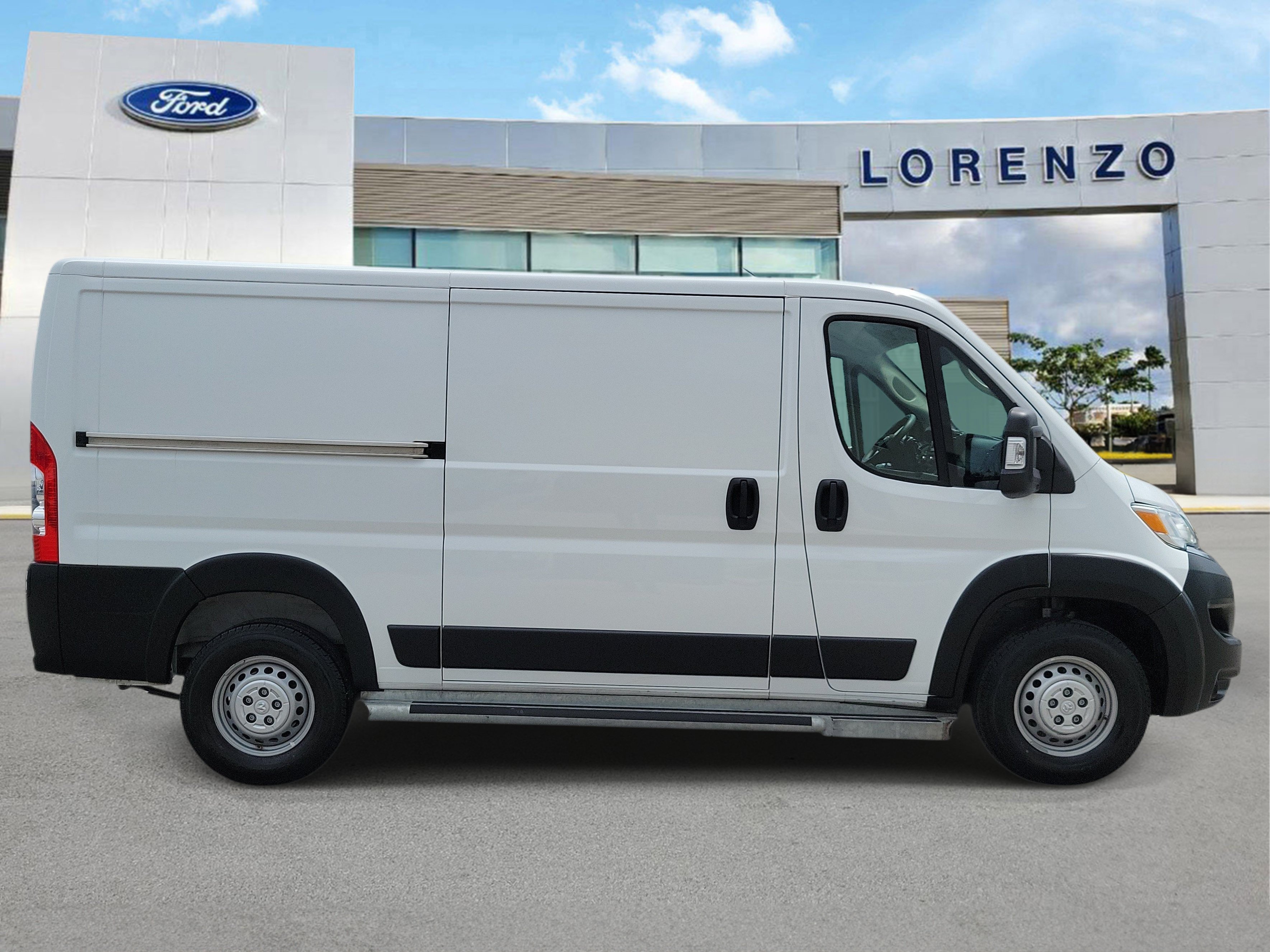 Used 2025 RAM ProMaster 2500 w/ U-Haul Equipment Group FWD image 4