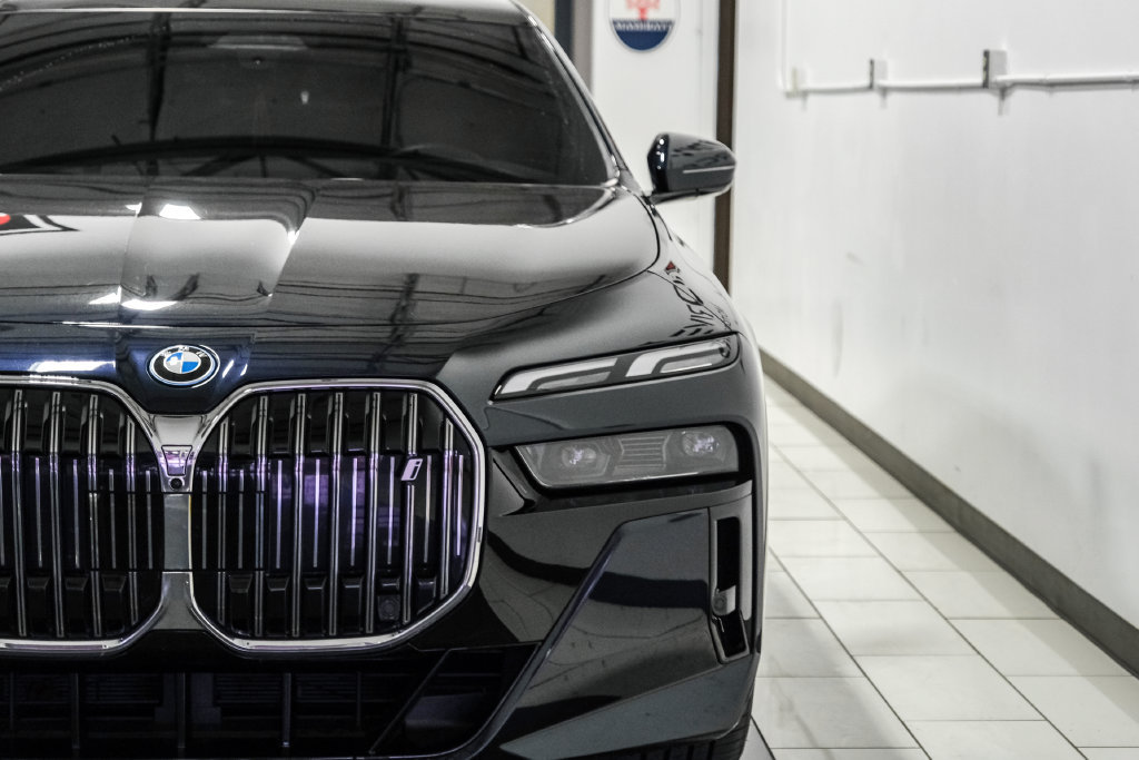 Used 2024 BMW i7 xDrive60 AWD/4WD image 47