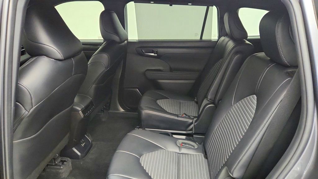 Used 2023 Toyota Highlander XSE image 20