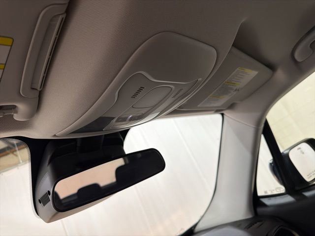 Used 2017 Jeep Renegade Latitude AWD/4WD image 18