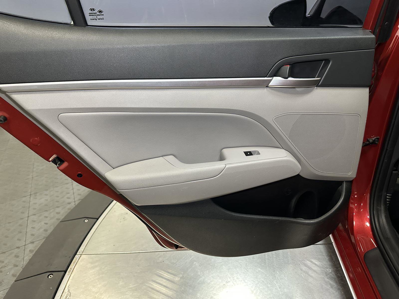 Used 2019 Hyundai Elantra Limited image 30