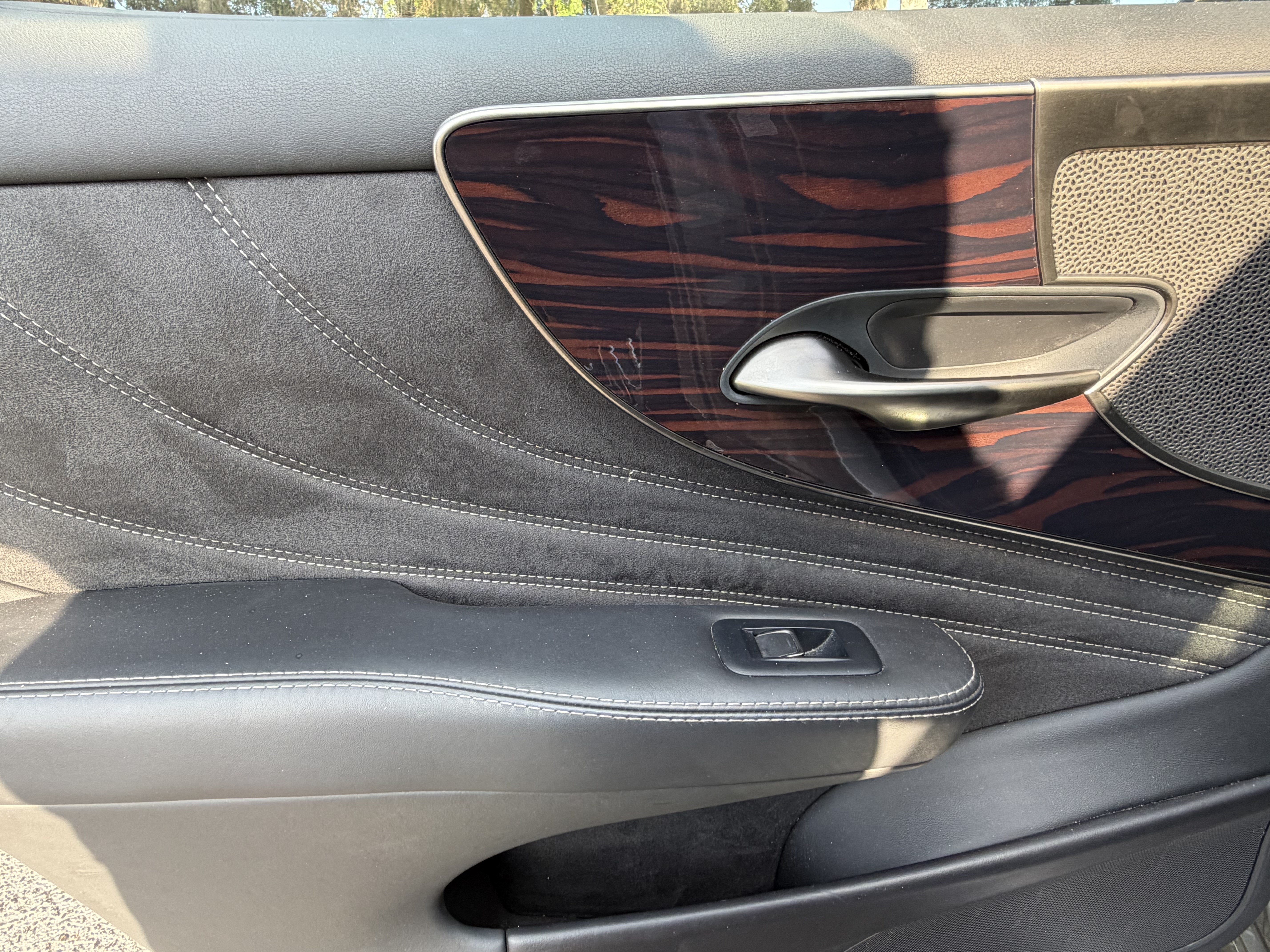Used 2018 Lexus LS 500 w/ Interior Upgrade Package RWD image 31