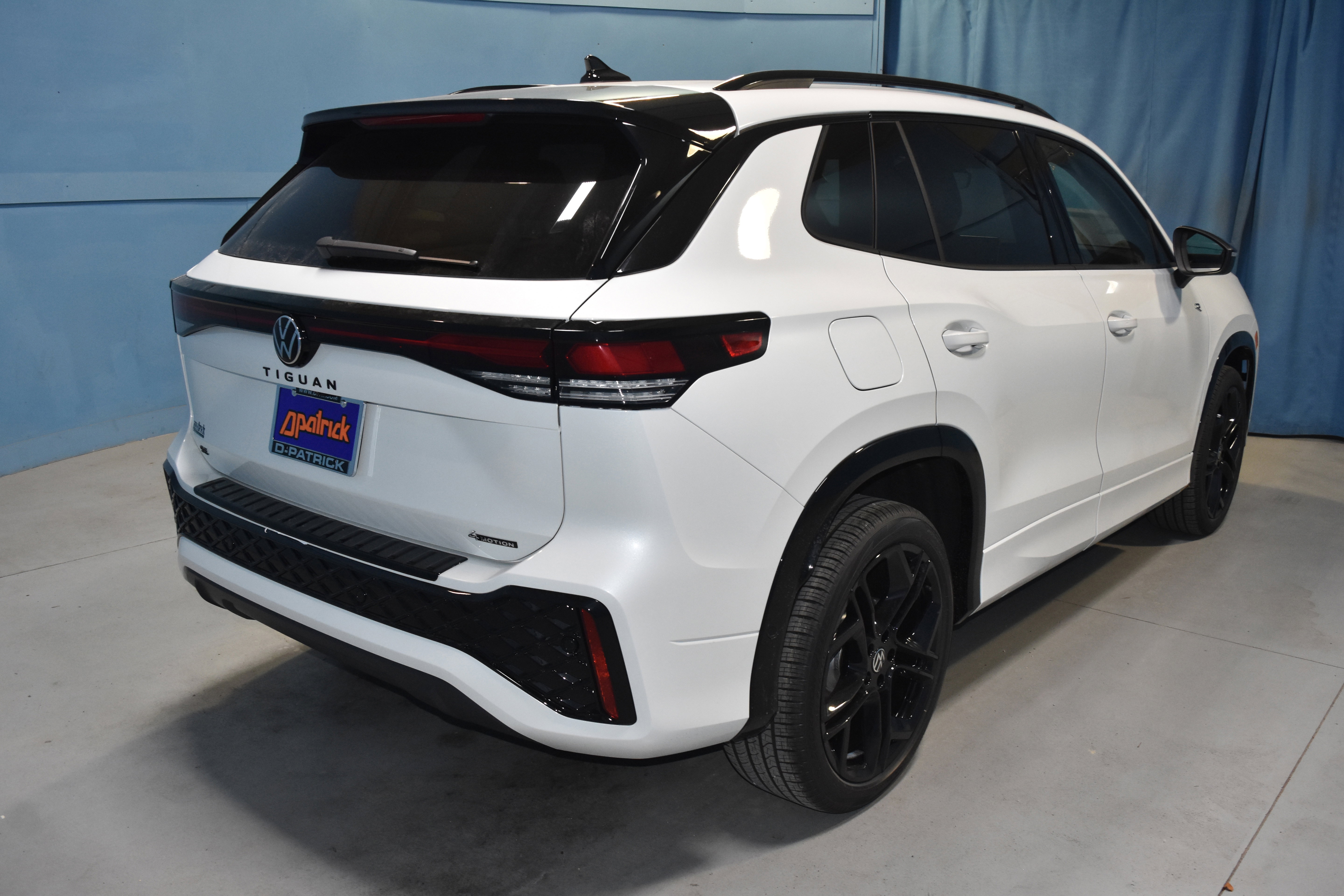 New 2026 Volkswagen Tiguan SE R-Line image 21