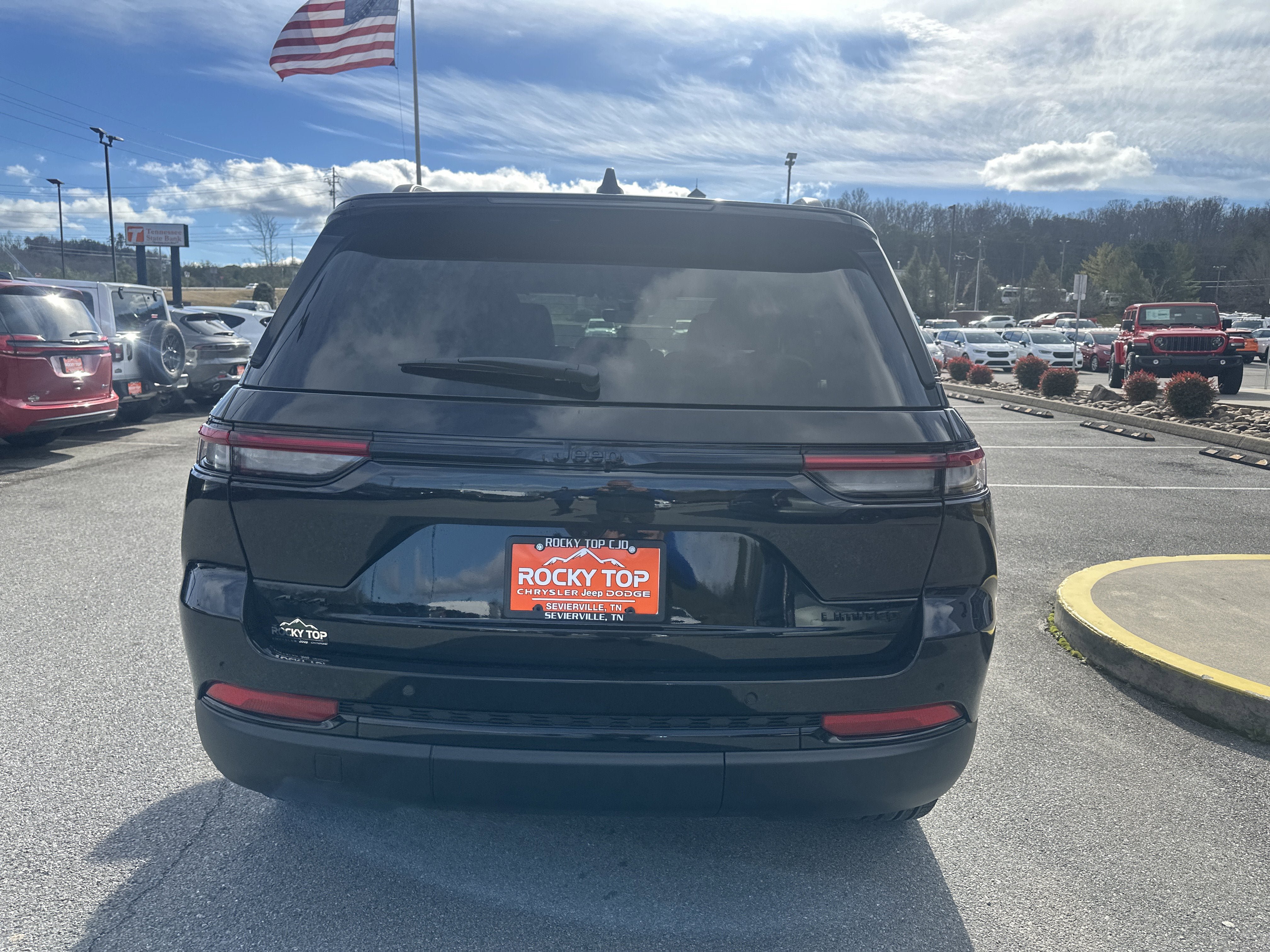 New 2025 Jeep Grand Cherokee Limited w/ Black Appearance Package AWD/4WD image 8