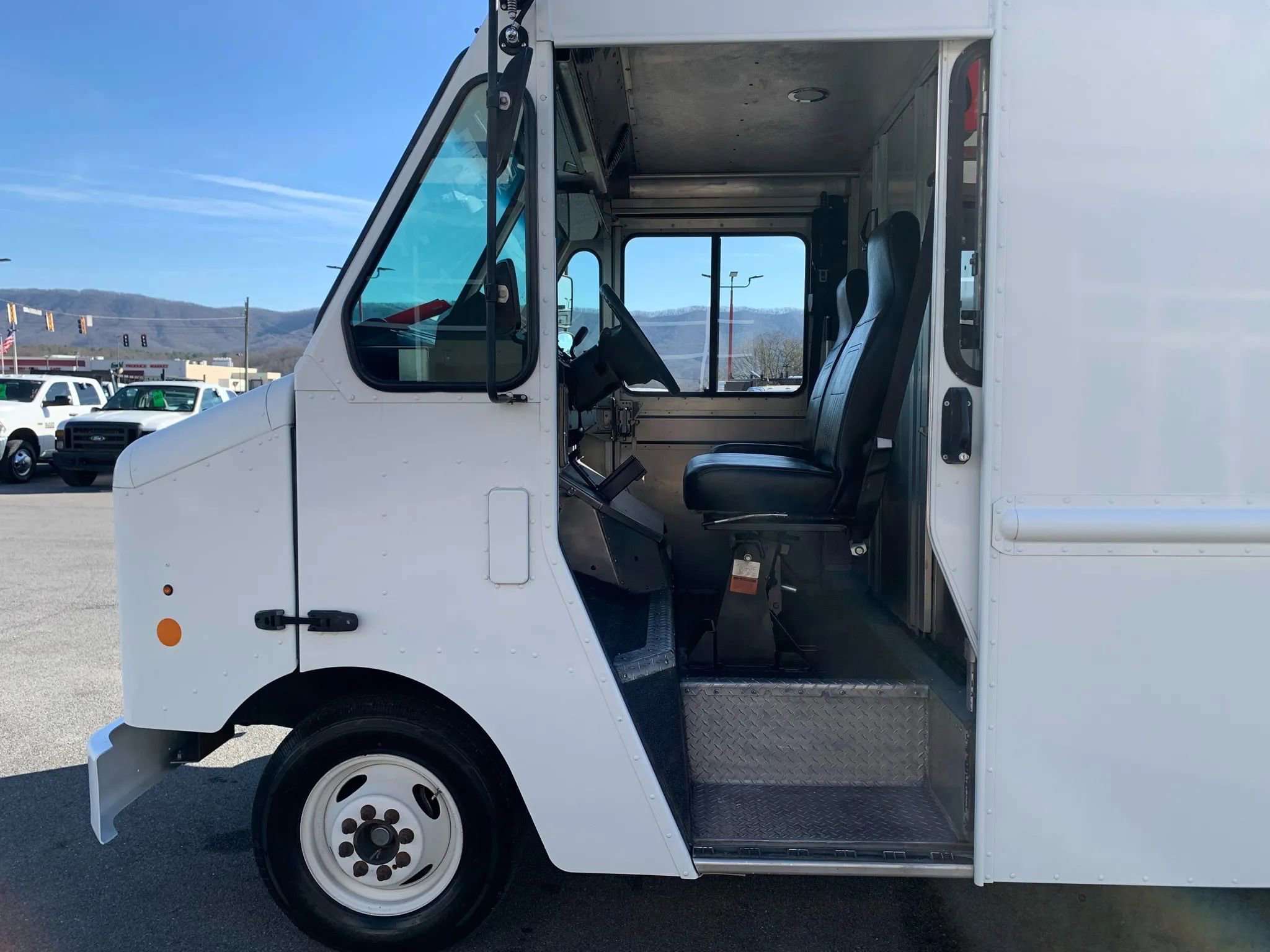 Used 2014 Ford E-350 and Econoline 350 XL w/ A/C Prep Package image 7