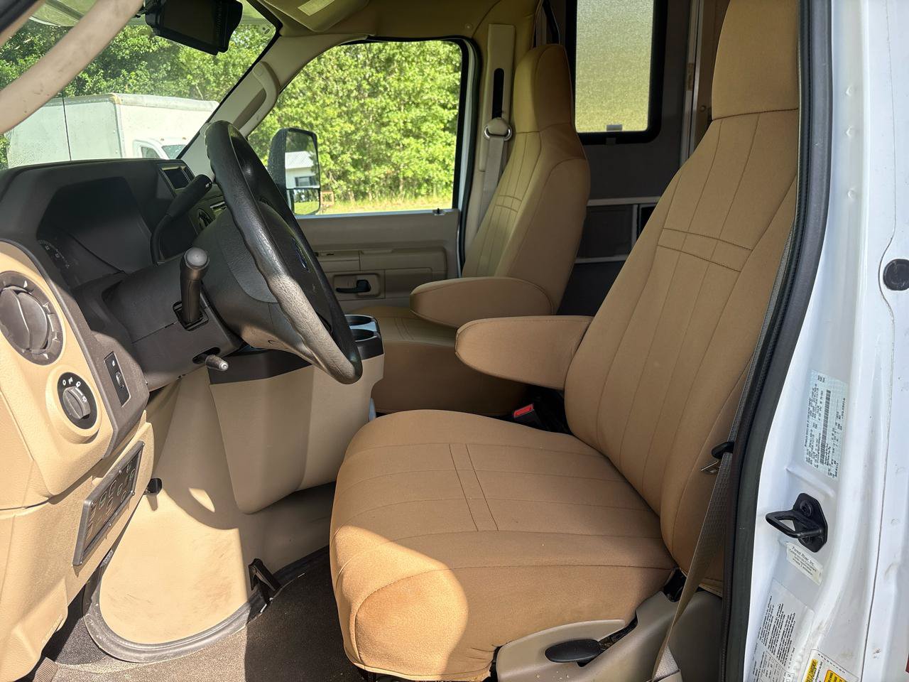 Used 2014 Ford E-450 and Econoline 450 Super Duty w/ Motorhome Prep Package RWD image 29
