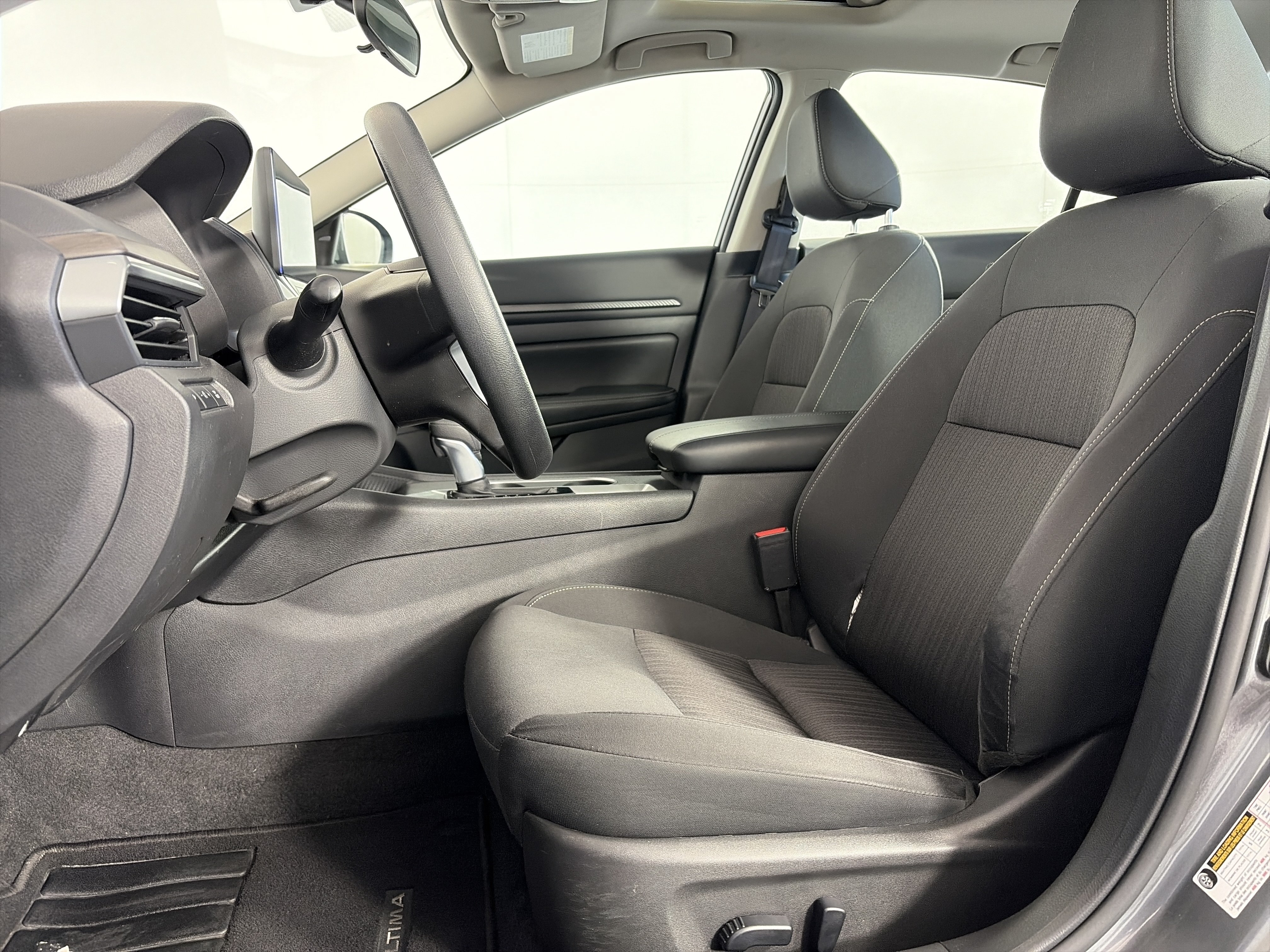 Used 2025 Nissan Altima 2.5 SV w/ SV Special Edition Package AWD/4WD image 6