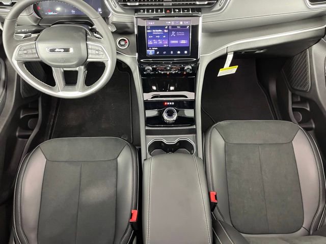 New 2025 Jeep Grand Cherokee Altitude image 9