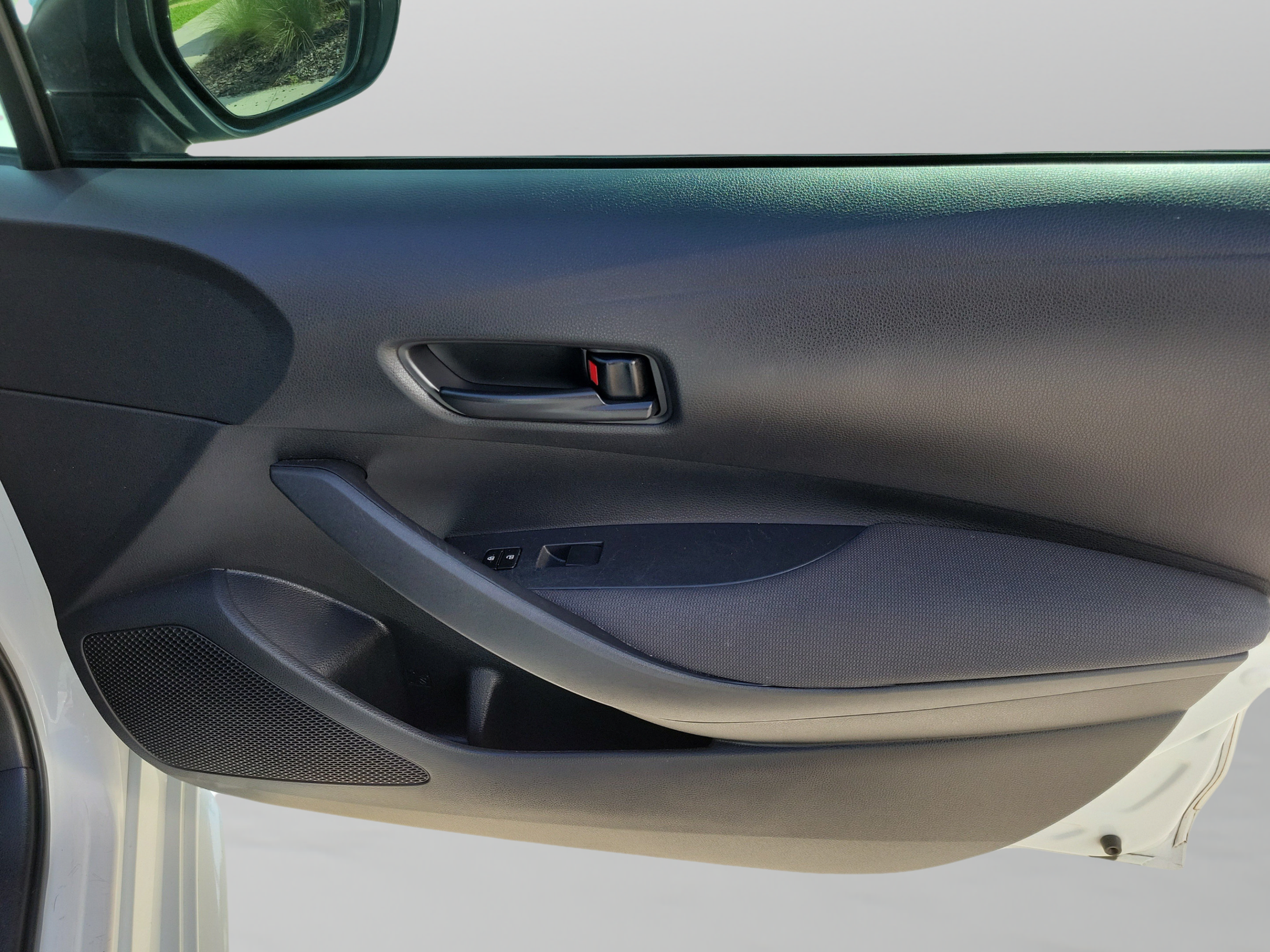 Used 2024 Toyota Corolla LE FWD image 34