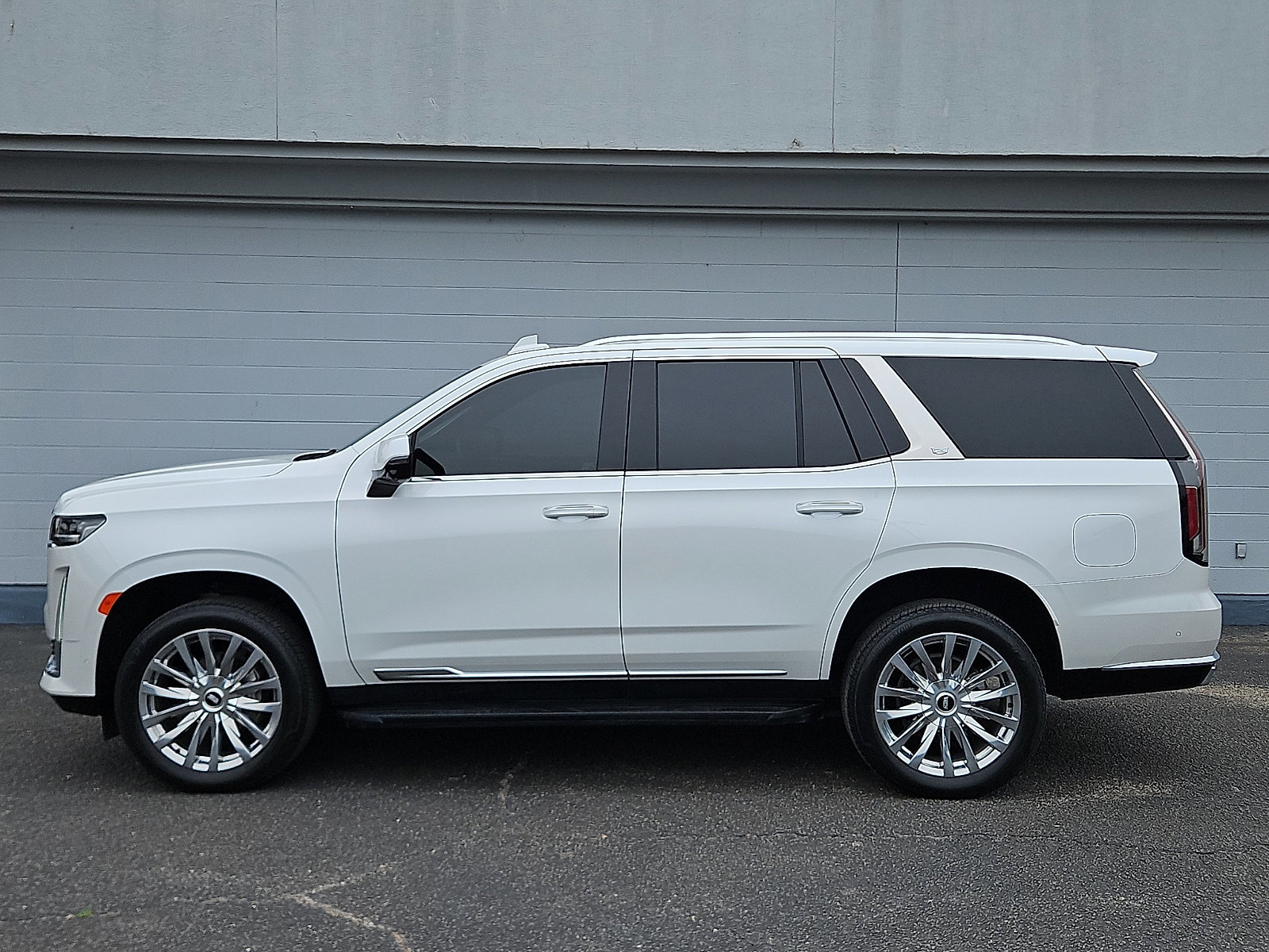 Certified 2024 Cadillac Escalade Premium Luxury RWD image 2