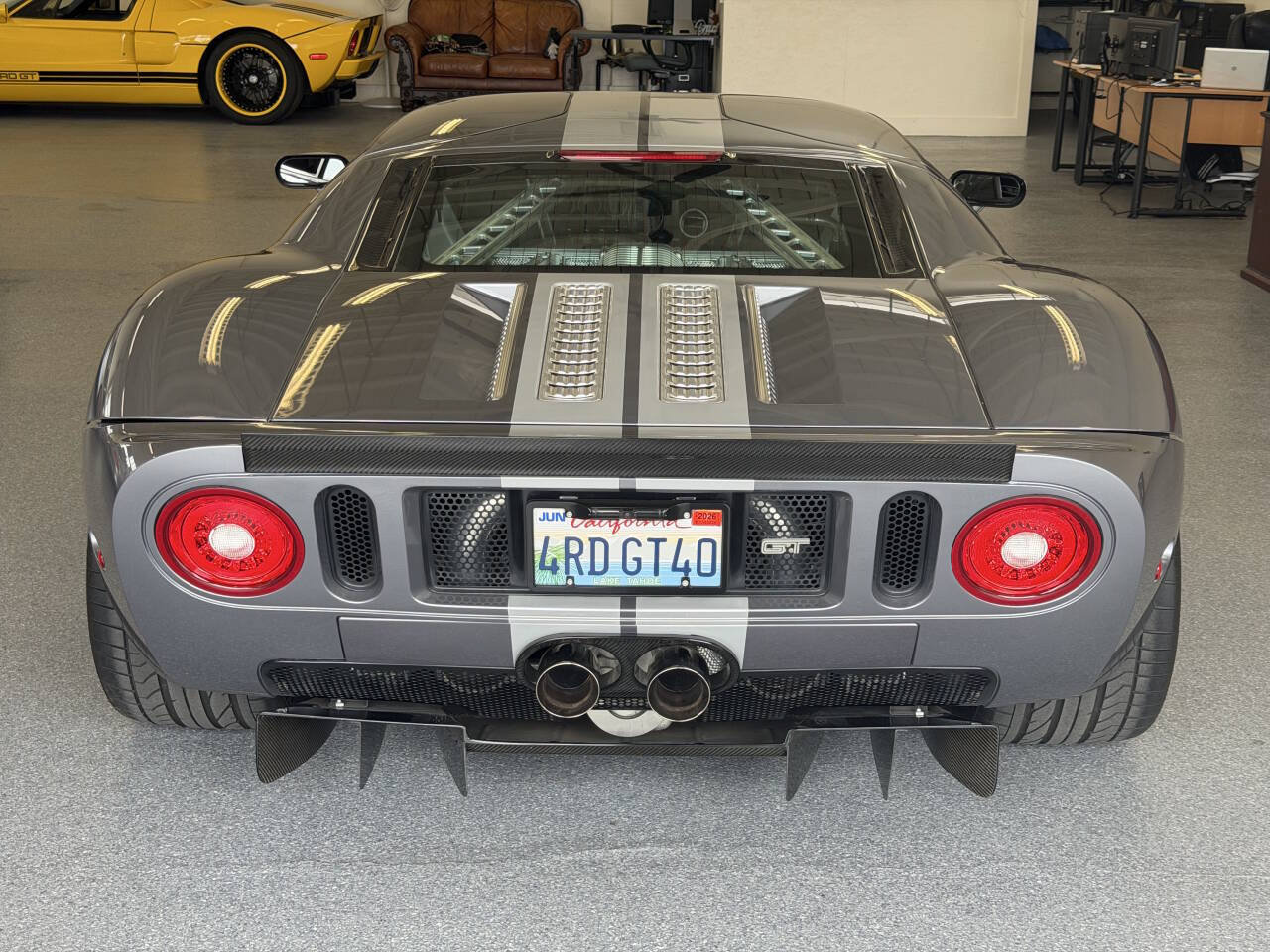 Used 2006 Ford GT RWD image 19