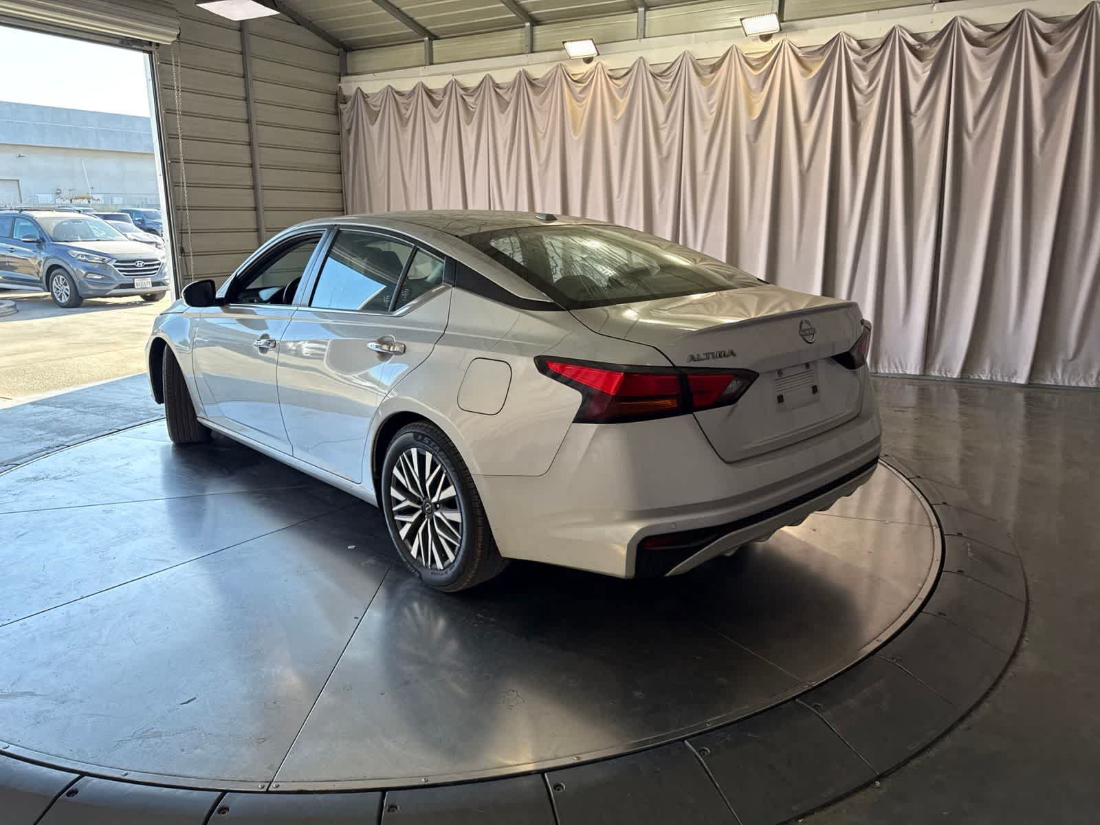 Used 2023 Nissan Altima 2.5 SV FWD image 7