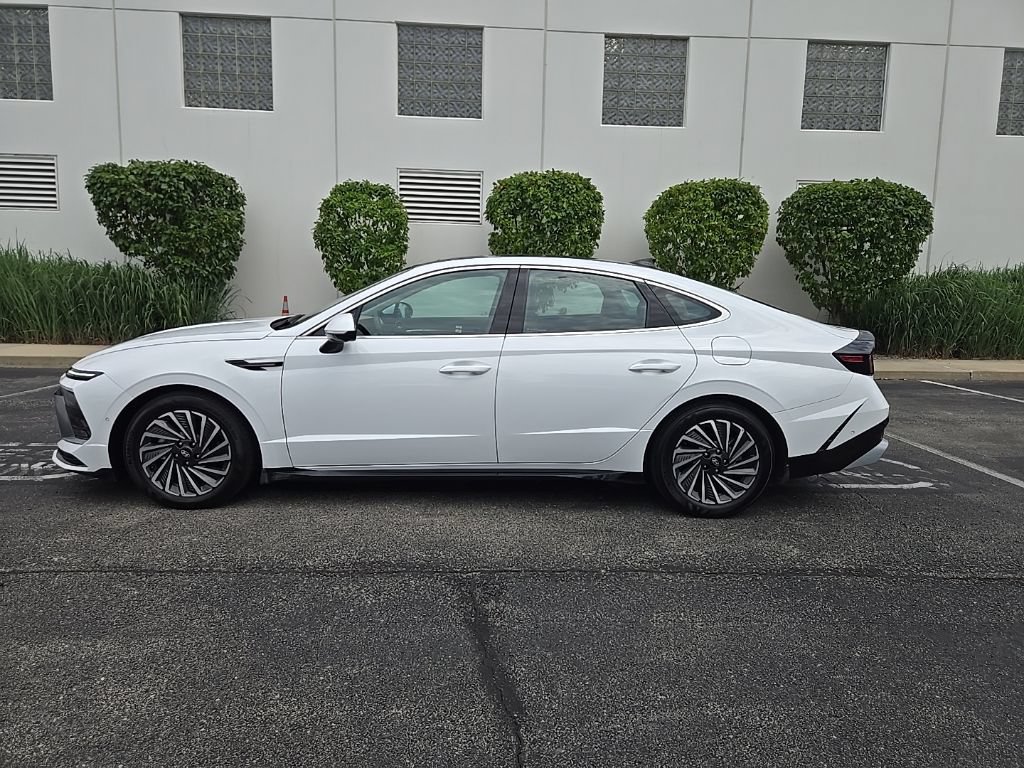 Certified 2025 Hyundai Sonata Limited FWD image 5