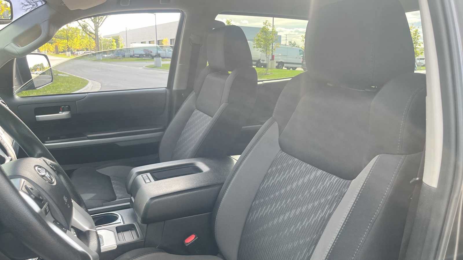 Used 2018 Toyota Tundra SR5 w/ SR5 Upgrade Package AWD/4WD image 29