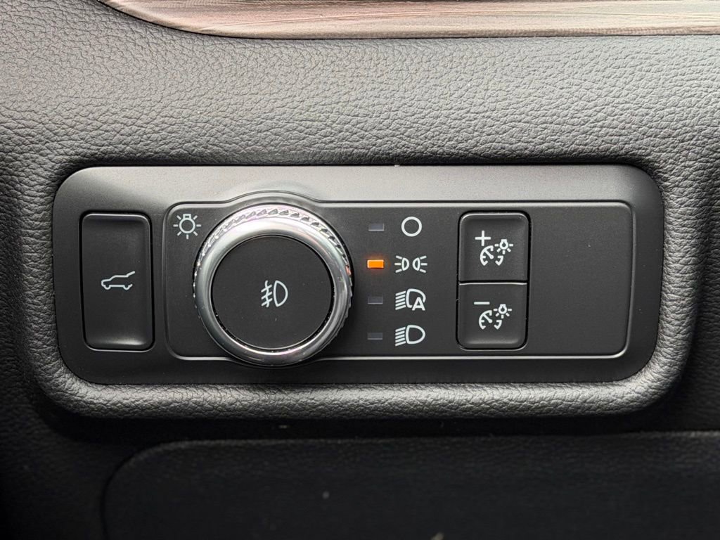 Used 2021 Ford Explorer Limited w/ Equipment Group 301A AWD/4WD image 22