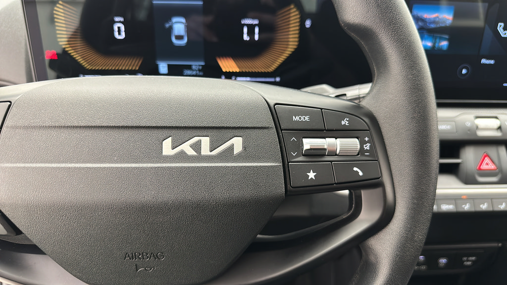 Used 2025 Kia K4 LXS FWD image 18