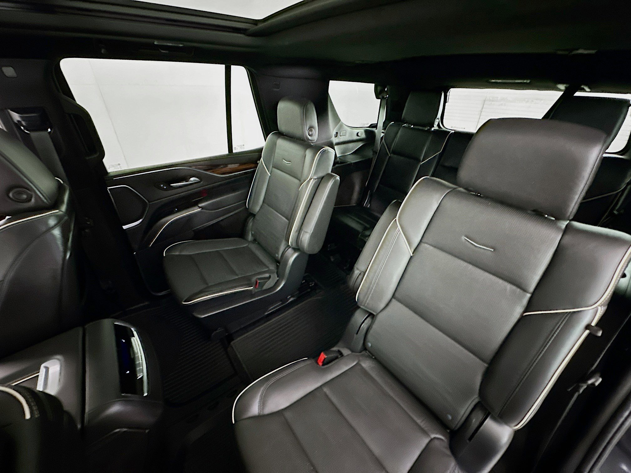 Used 2023 Cadillac Escalade Premium Luxury w/ Performance Package AWD/4WD image 23