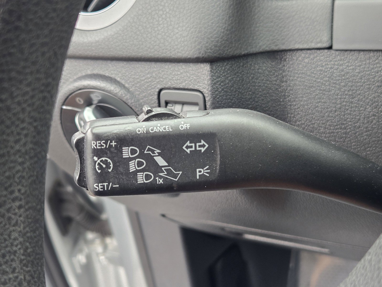 Used 2012 Volkswagen Tiguan LE FWD image 24