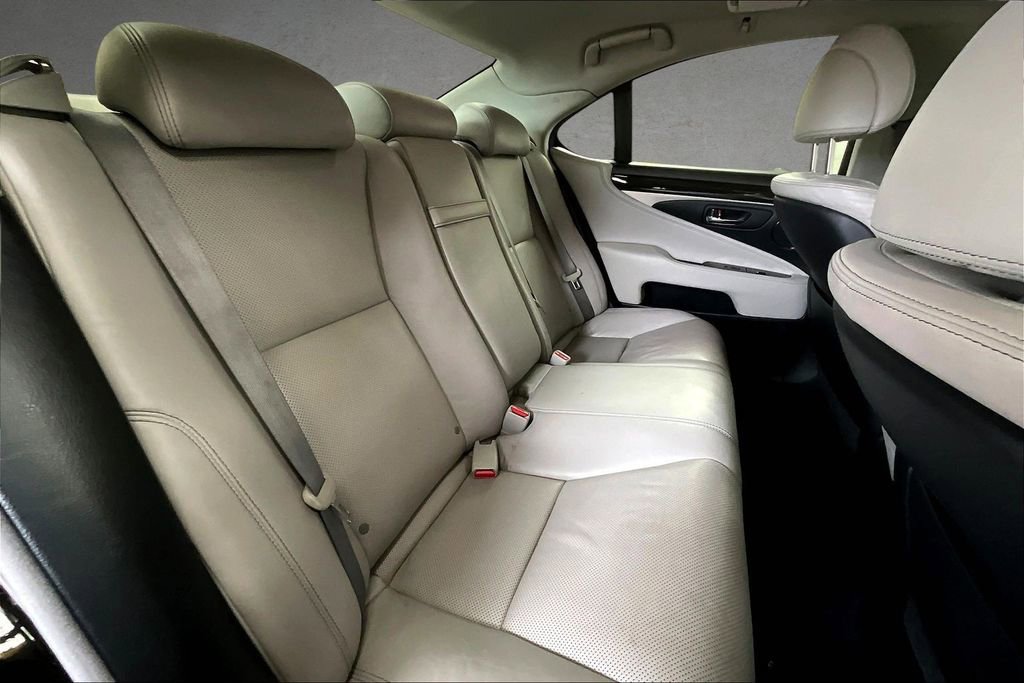 Used 2016 Lexus LS 460 w/ Comfort Package image 26