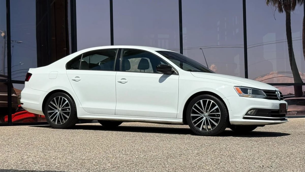 Used 2016 Volkswagen Jetta Sport FWD image 16