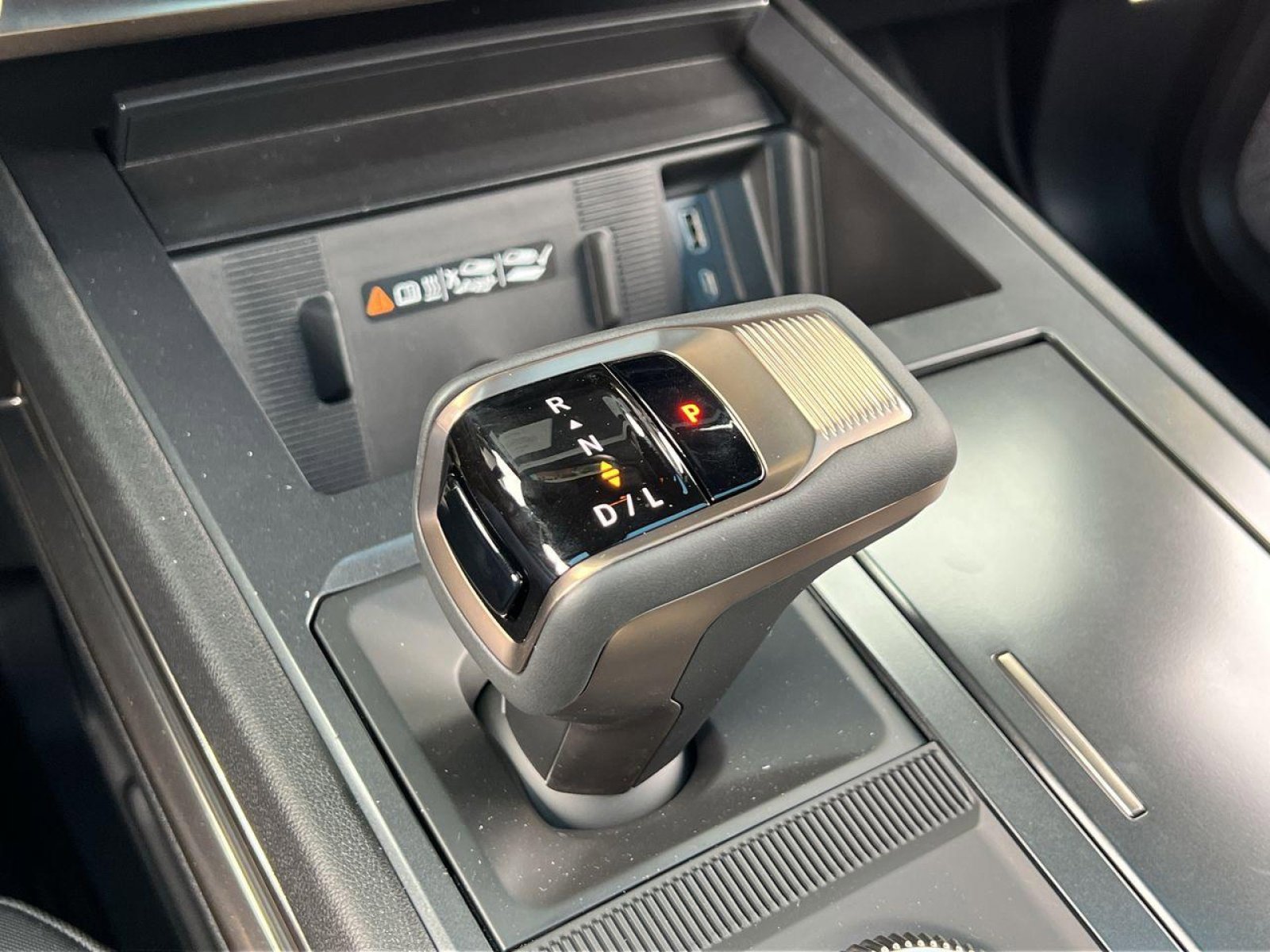 New 2025 GMC Hummer EV 3X w/ LPO, Roof Cross Rail Package image 16