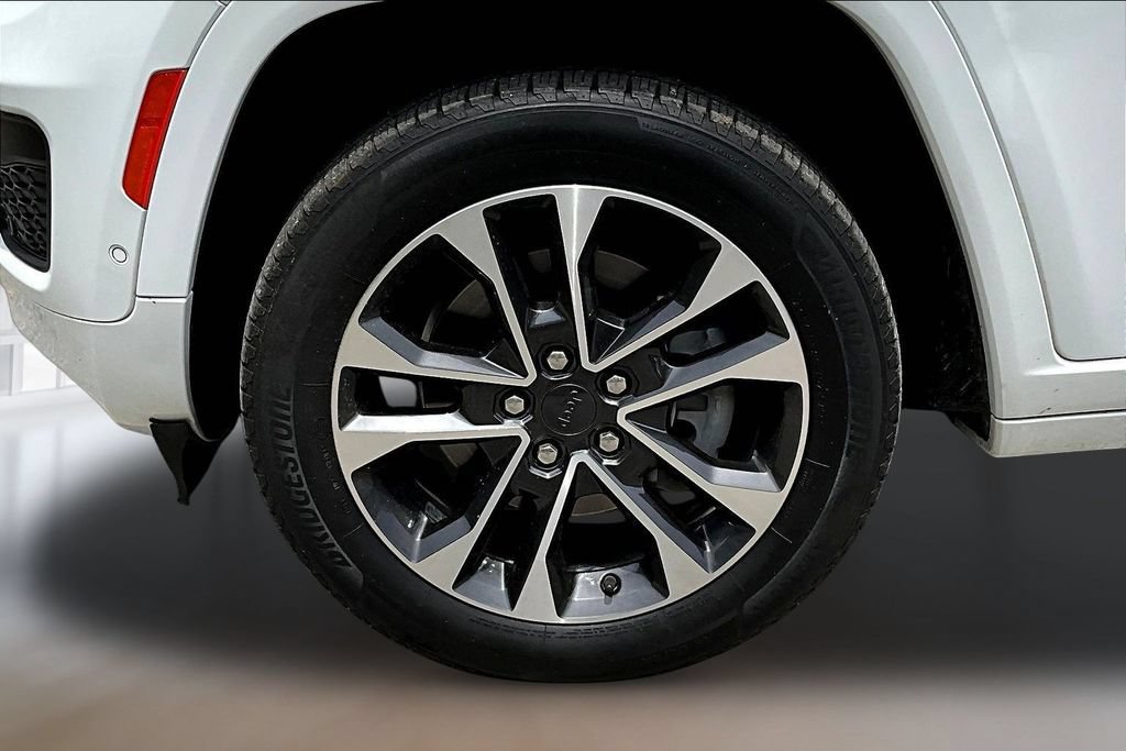 Used 2022 Jeep Grand Cherokee L Overland w/ Advanced Protech Group III AWD/4WD image 33