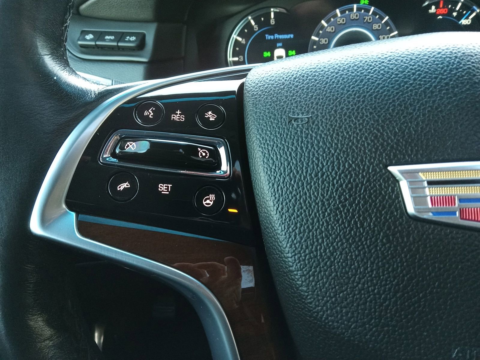 Used 2020 Cadillac Escalade Luxury w/ LPO, Radiant Package image 18