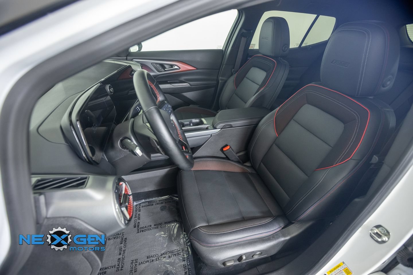 Used 2024 Chevrolet Equinox EV RS FWD image 25