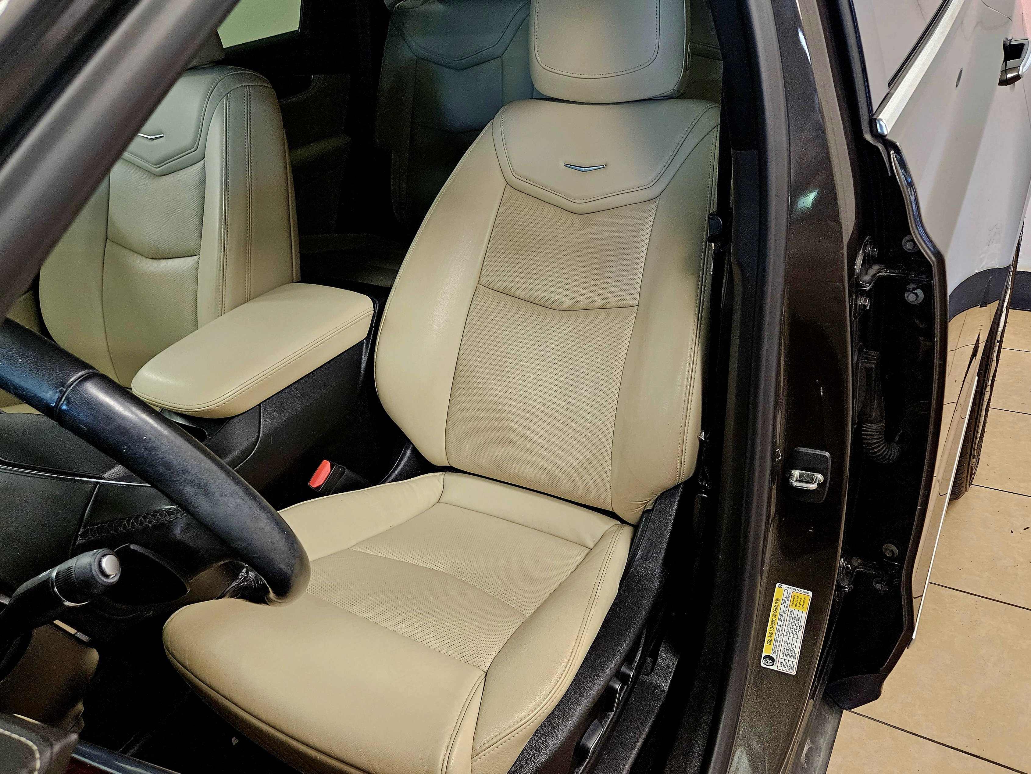 Used 2019 Cadillac XT5 Premium Luxury w/ Advanced Security Package image 36