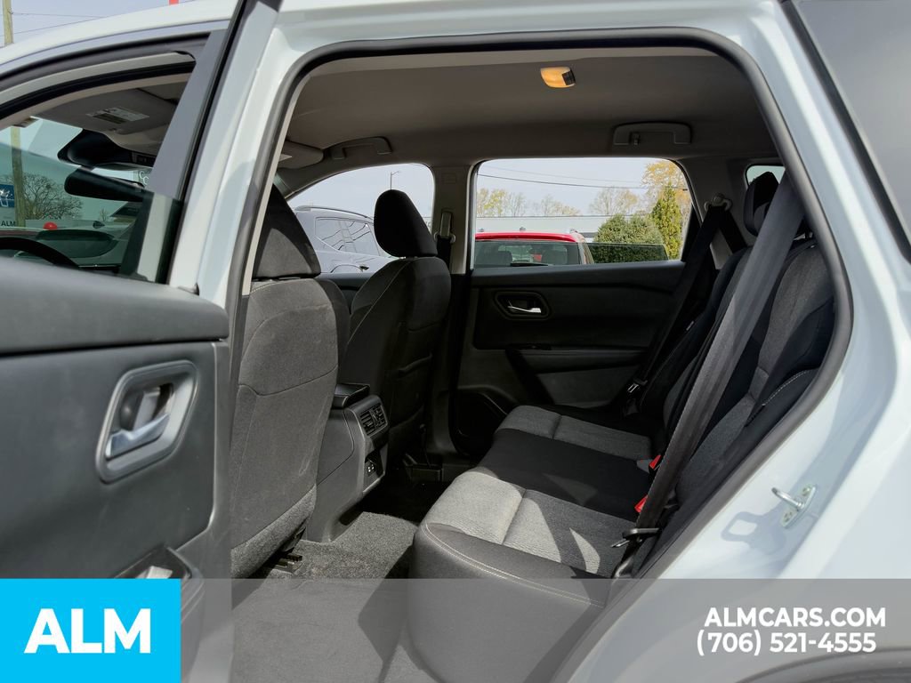 Used 2025 Nissan Rogue SV image 10