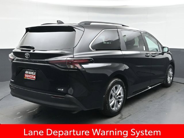 Certified 2026 Toyota Sienna XLE AWD/4WD image 7