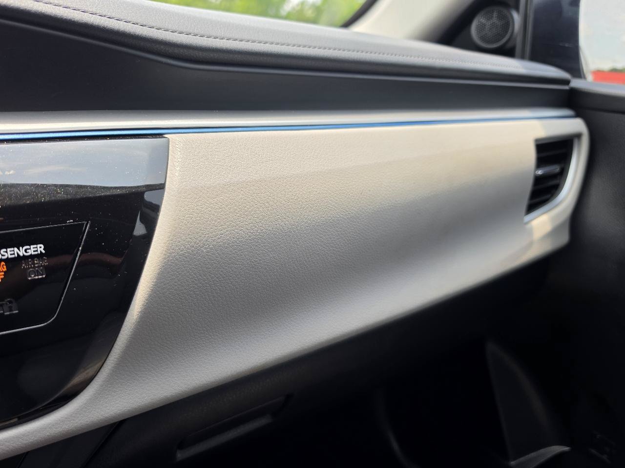 Used 2016 Toyota Corolla LE FWD image 14