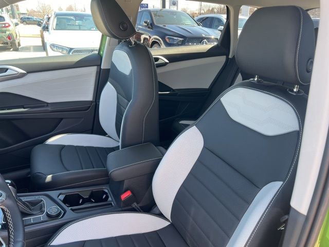 New 2026 Volkswagen Taos SEL image 7