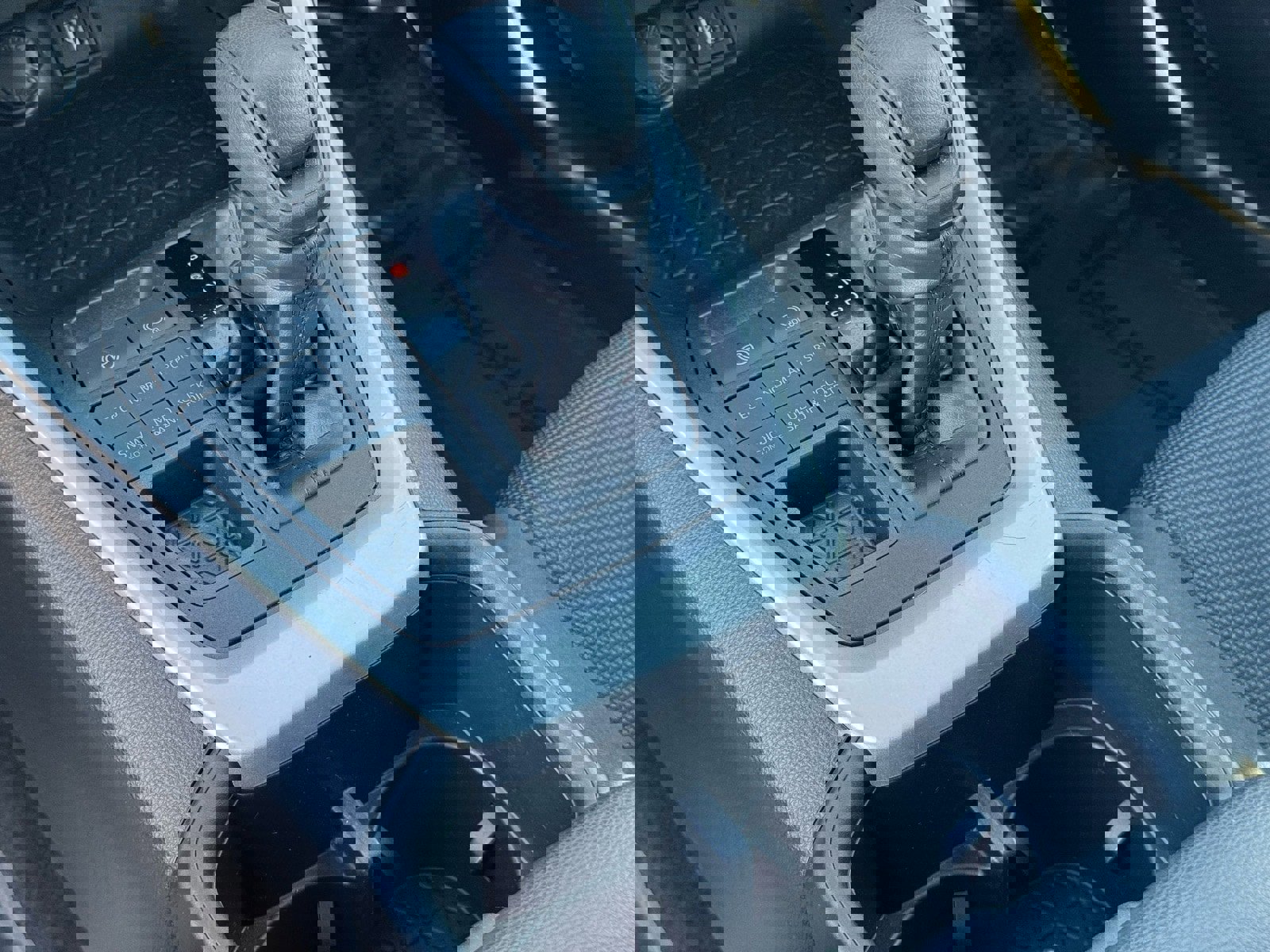 Used 2024 Toyota RAV4 LE image 29