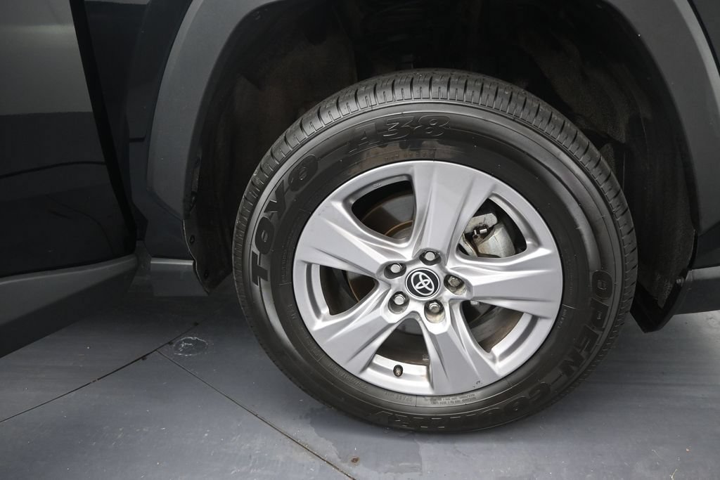 Used 2025 Toyota RAV4 XLE FWD image 43