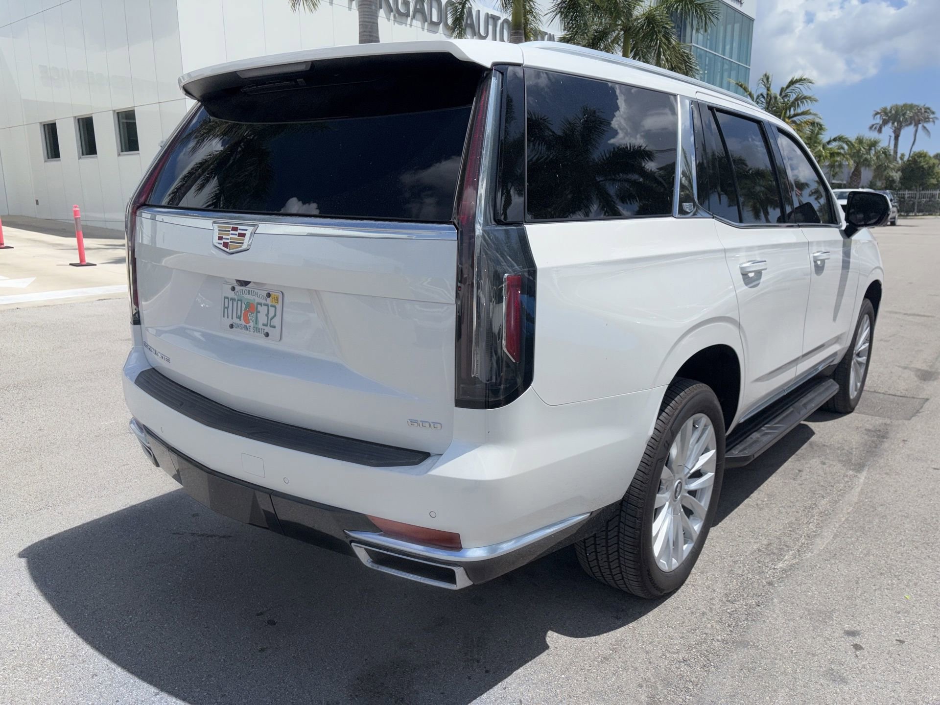 Used 2024 Cadillac Escalade Luxury RWD image 4