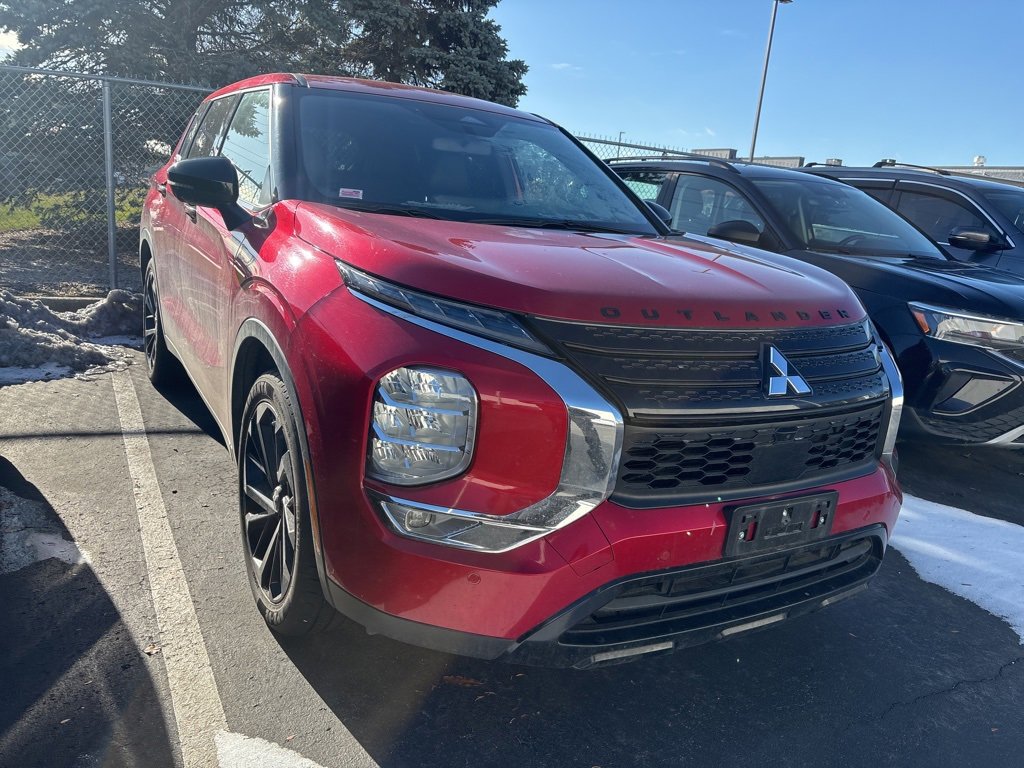 Used 2024 Mitsubishi Outlander SE Black Edition image 2