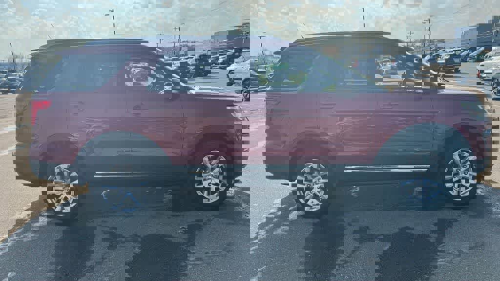 Used 2018 Ford Explorer XLT w/ Equipment Group 201A AWD/4WD image 4