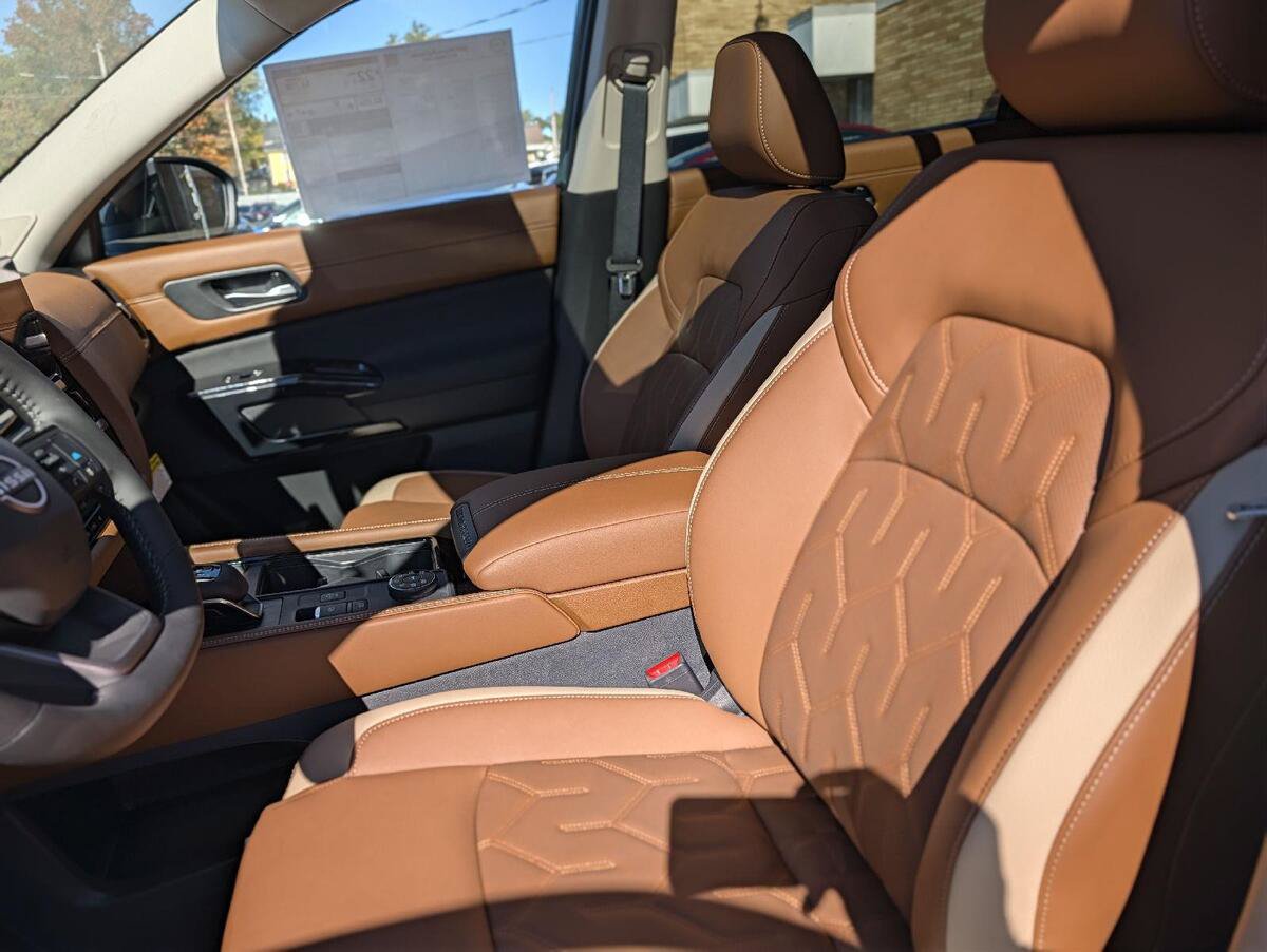 New 2026 Nissan Pathfinder Platinum AWD/4WD image 18