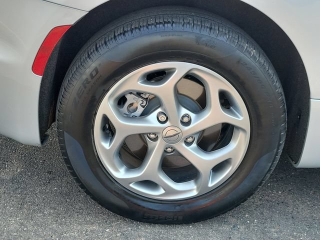 Used 2023 Chrysler Pacifica Limited w/ Trailer Tow Group AWD/4WD image 31