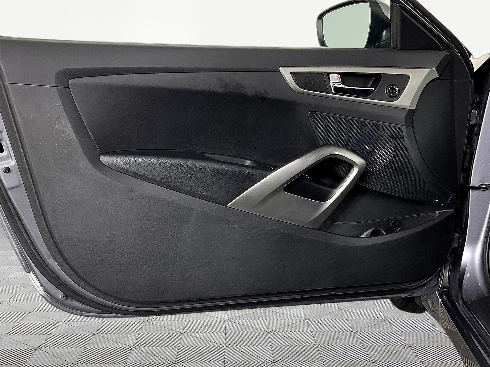 Used 2013 Hyundai Veloster FWD image 18