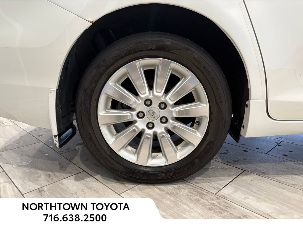 Used 2015 Toyota Sienna XLE w/ XLE Navigation Package image 9