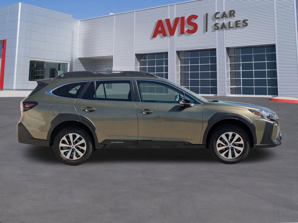 Used 2025 Subaru Outback Premium image 5