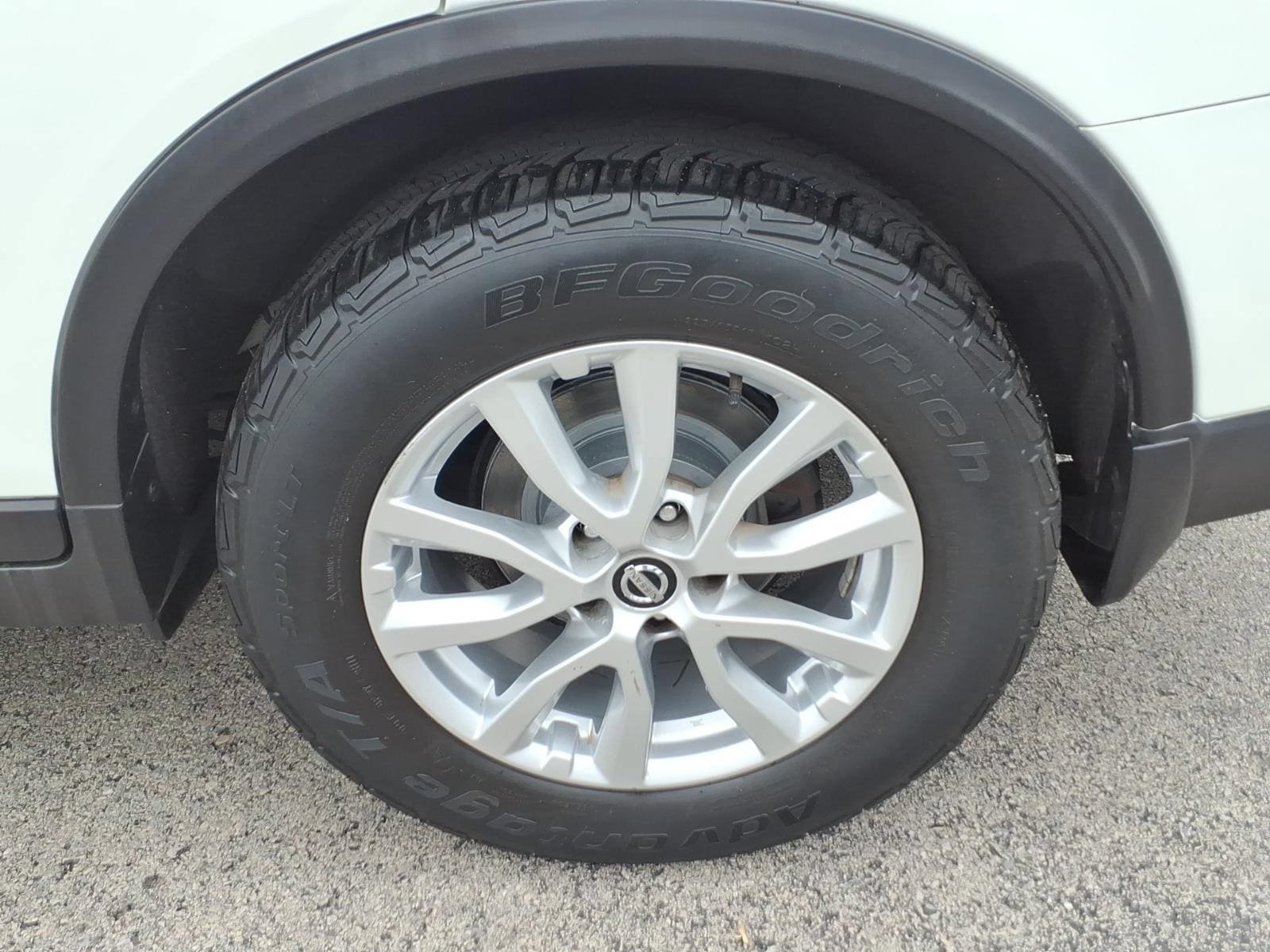 Used 2017 Nissan Rogue SV AWD/4WD image 9