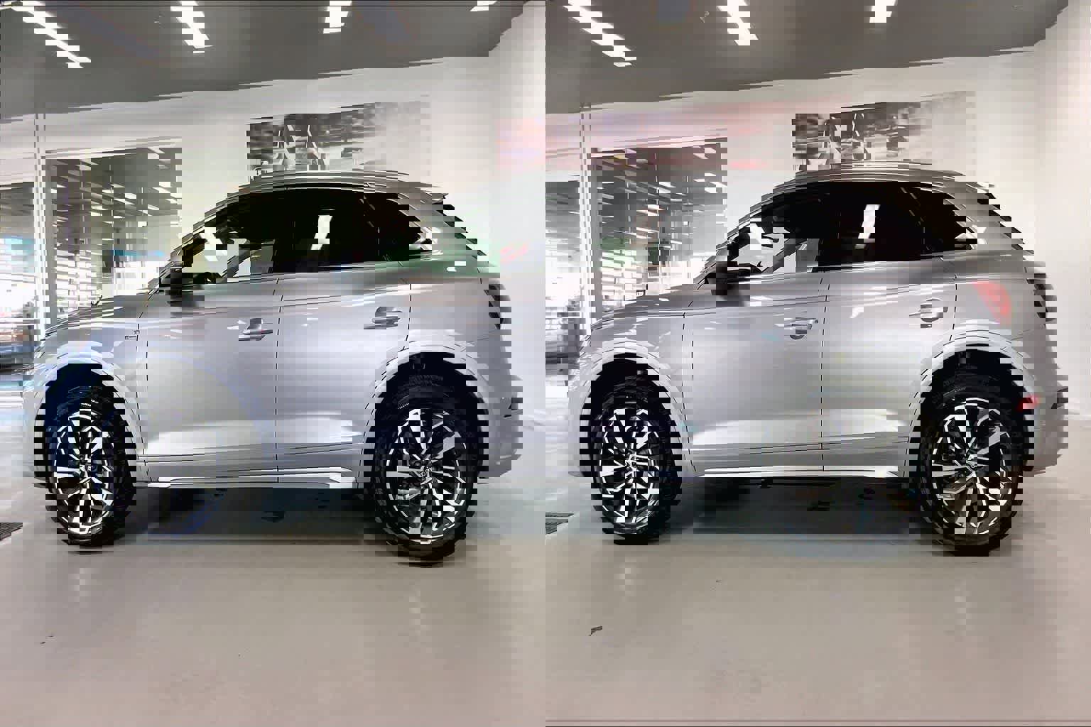 Certified 2022 Audi Q5 2.0T Premium Plus image 3