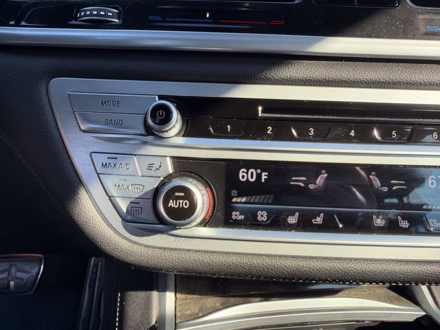 Used 2020 BMW 750i xDrive w/ M Sport Package AWD/4WD image 22