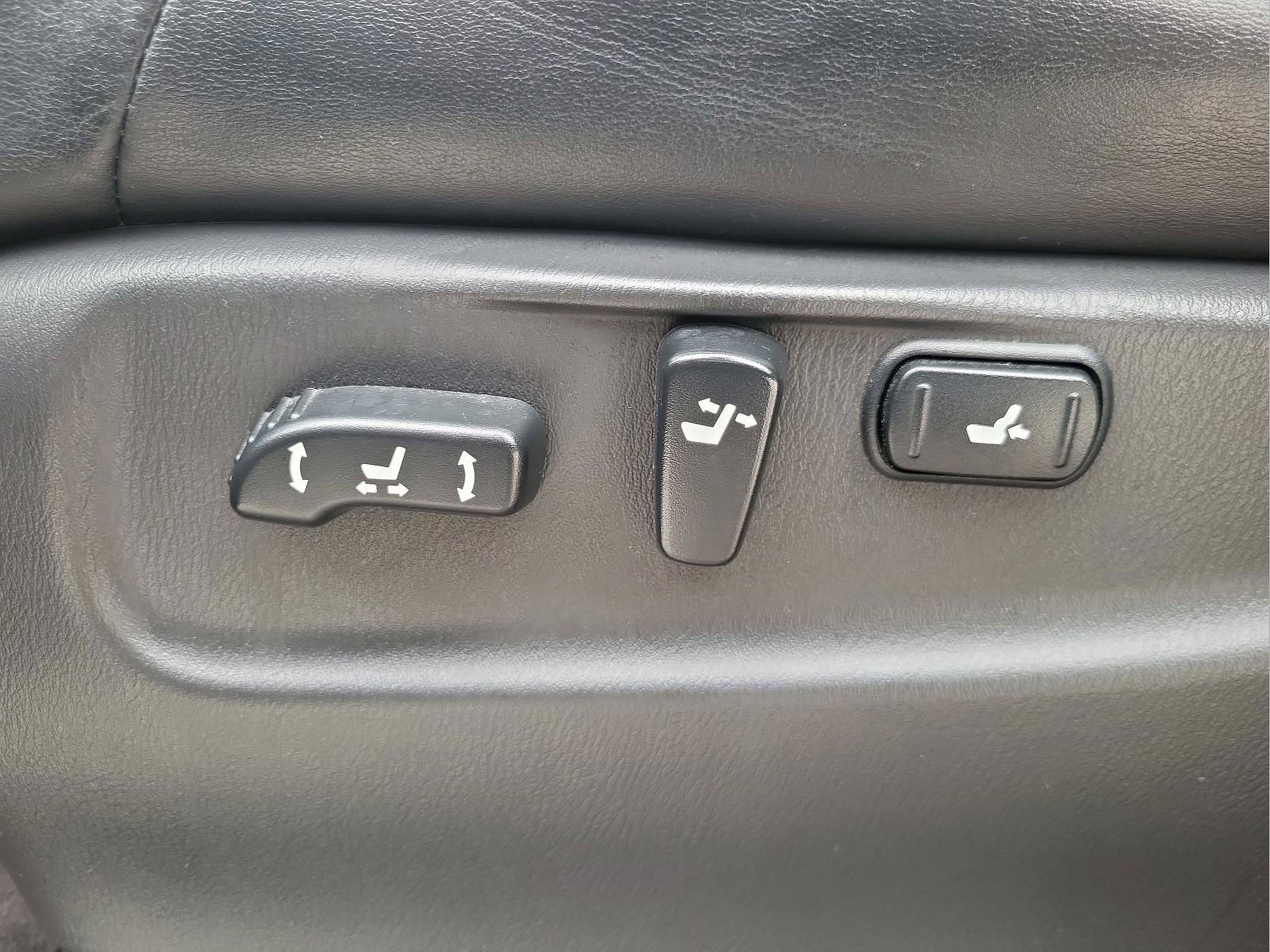 Used 2015 INFINITI QX80 4WD w/ Deluxe Technology Package image 14