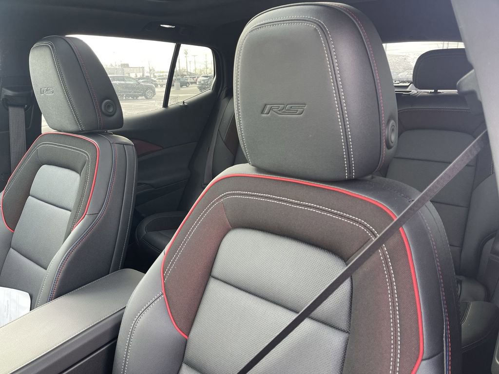 Used 2025 Chevrolet Equinox EV RS image 3